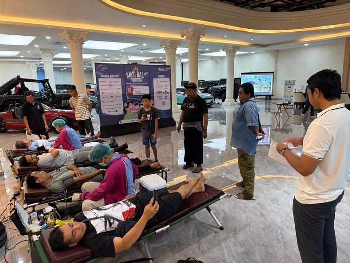 Perayaan HUT ke-8 AMSI Bali berlangsung sederhana namun penuh makna dengan aksi sosial seperti donor darah dan edukasi kesehatan, menunjukkan semangat berbagi dan kontribusi nyata media untuk masyarakat.