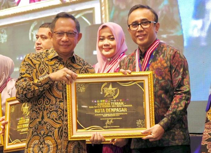 meraih penghargaan