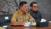 Pimpin Rapat Evaluasi Kinerja Triwulan Perdana, Bupati Sutjidra-Wabup Supriatna Ajak Pimpinan OPD Optimalkan Capaian Berikutnya Rapat Evaluasi Kinerja