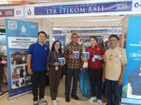 ITB STIKOM Bali Kenalkan Agung ARMED di Bali Nusra Education Fair 2025, Inovasi Brosur Interaktif AR untuk Edukasi Kebencanaan ARMED