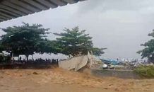 Diguyur Hujan Deras, Banjir Rusak Jembatan dan Bangunan Nelayan di Karangasem Banjir