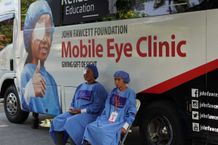 ITDC dan John Fawcett Foundation Gelar Pemeriksaan Mata dan Operasi Katarak Gratis untuk Warga Sekitar Katarak