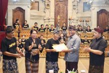 Jelang PKB, Pemkot Denpasar Gelar Pembinaan Gong Kebyar Wanita Semara Budaya Br. Badak Sari PKB