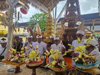 Wabup Pandu Dampingi Wagub Giri Prasta di Upacara Penyineban Karya Agung di Pura Penataran Agung Catur Parhyangan Ratu Pasek pasek