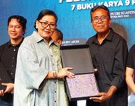 Tingkatkan Gairah Penggiat Sastra, Putri Koster Fasilitasi Peluncuran 7 Buku Karya 9 Penulis Putri Koster