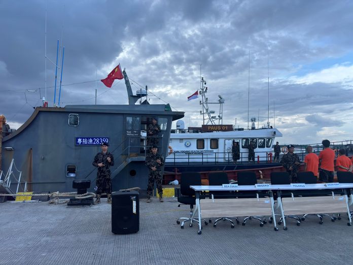 KKP Cegat Kapal China di Laut Jawa, Diduga Langgar Jalur dan Bawa Penumpang Ilegal