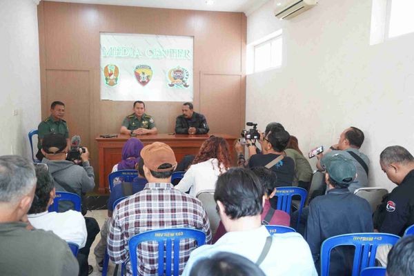 Korem 163/Wira Satya mengadakan acara silaturahmi bersama insan media sebagai upaya memperkuat sinergi dan meningkatkan komunikasi menjelang peringatan Hari Bhakti TNI.