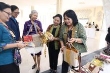 Dari Penutupan Pelatihan Pembuatan Tas “Si Putri”, Dekranasda Denpasar Dorong Kreativitas Perempuan dan Dukung Industri Kerajinan Pelatihan Pembuatan Tas "Si Putri"