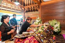 Bupati dan Wabup Badung Melayat ke Rumah Duka (Alm) IA. Istri Yanti Agustini Melayat Ke Alm. Kepala BPKAD