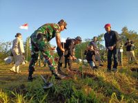 Wayan Diar Pimpin Apel Penanaman Pohon Serentak di Bangli, 2.050 Pohon Ditanam untuk Peringati Hari Bakti ke-68 Pohon