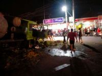 Truk Molen Hantam Pemotor dan Patung di Kubutambahan, Satu Meninggal Truk Molen
