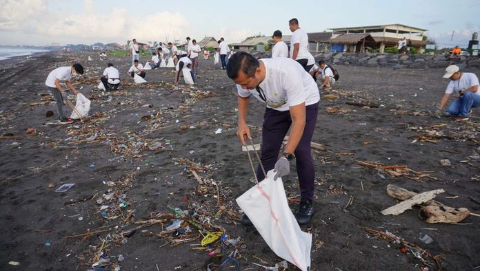 bersih pantai