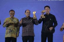 PLN UID Bali Raih Penghargaan TOP CSR Awards 2025 Bintang 5 dan TOP Leader on CSR Commitment CSR PLN