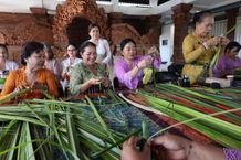 Upaya Berdayakan Kaum Perempuan, Pemkot Denpasar Libatkan Puluhan Anggota PKK Banjar Buaji Dalam Pelatihan Kecakapan Hidup WHDI Kota Denpasar Pelatihan Kecakapan Hidup