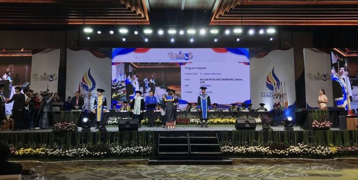 Wisuda ke-35 ITB STIKOM Bali