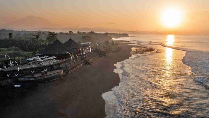 Desa Swan Villas & SPA Keramas adalah tempat ideal untuk menikmati liburan tenang di Bali, dengan vila mewah, pemandangan laut, restoran tepi pantai, dan layanan spa yang menenangkan.