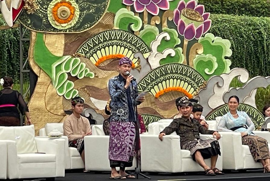 Raffi Ahmad saat memberikan sambutan