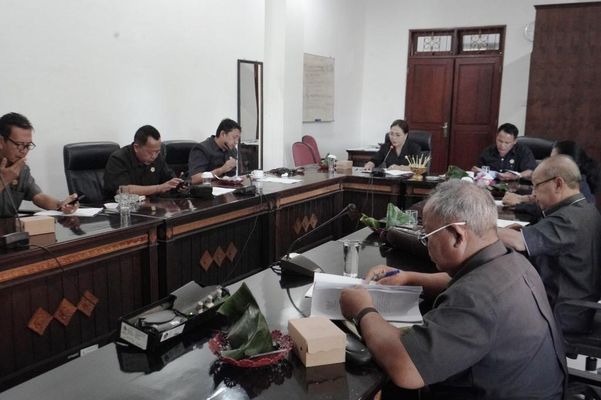 Rapat perdana Panitia Khusus Rapat perdana Panitia Khusus