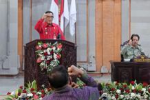 Bupati Sanjaya Sampaikan Pendapat Akhir Terkait Persetujuan Empat Ranperda dalam Rapat Paripurna DPRD Tabanan Rapat Paripurna DPRD Tabanan