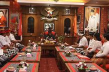 Perkuat Sinergi Pasca Pilkada, Bawaslu Tabanan Audiensi dengan Bupati Bahas Program Forum Demokrasi dan Fasilitas Lembaga Audiensi Bawaslu
