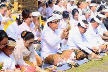 Pemkot Denpasar Ngaturang Bhakti Penganyar di Pura Mandhara Giri Semeru Agung Bhakti Penganyar
