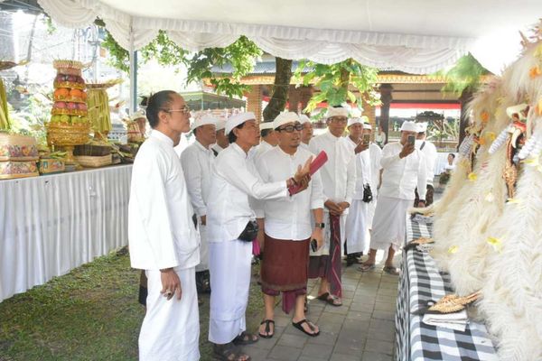 Hadir