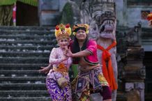 Pukau Penonton, Sekeha Gong Gita Swara Banjar Anyar Kuta Tampilkan Harmoni Nelayan di Utsawa Joged Bumbung PKB ke-47 Joged