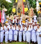 Kompak dan Solid, Pemkab Tabanan Laksanakan Sembah Bhakti Penganyar di Pura Mandhara Giri Semeru Agung Pemkab Tabanan