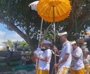Upacara Ngedetin di Segara, Prosesi Sakral Menuju Puncak Karya Baligia Puri Agung Karangasem 2025 Ngedetin