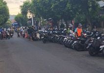 Langgar Batas Waktu Jualan, Pedagang di Terminal Amlapura Ditertibkan Petugas Gabungan PEdagang