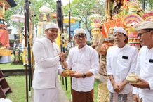 Wawali Arya Wibawa Hadiri Pemelaspasan dan Pujawali Pura Batur Sakti Dalem Majapahit Pujawali