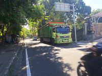 Imbas Jalur Bajera Amblas, Truk Tronton Padati Jalanan Karangasem Truk