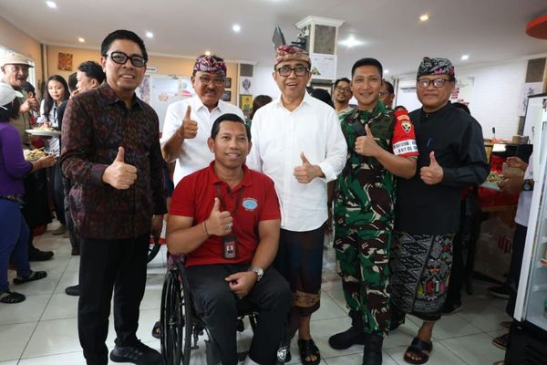 Menyapa dan Berbagi