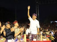 Gubernur Koster Saksikan Parade Gong Kebyar Wanita dan Drama Gong Tradisi di PKB 2025 Parade Gong Kebyar Wanita