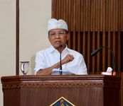 Jawab Pandangan Fraksi Soal Raperda Perubahan APBD Bali 2025, Gubernur Koster Prioritas Program Kepentingan Publik Raperda Perubahan APBD Bali 2025