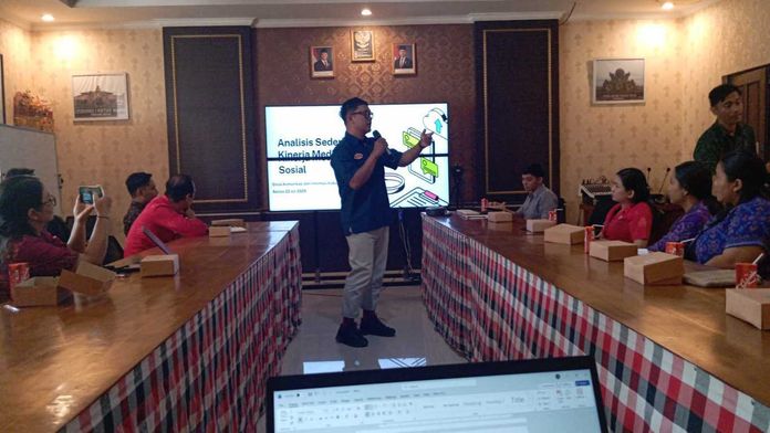 Pelatihan Media Sosial Pelatihan Media Sosial