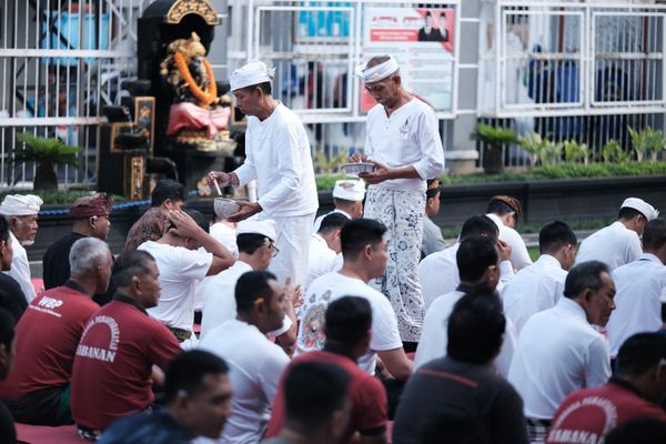 Sembahyang Rahina Purnama.