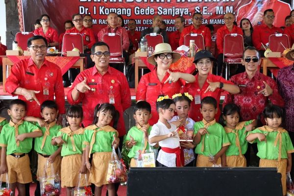 Berkantor di Desa