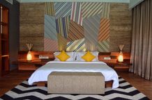 Rp130 Juta Terkumpul, TS Suites Seminyak Dukung Pelestarian Satwa Lewat Kemitraan Strategis TS Suites Seminyak menawarkan 155 kamar, suite, dan vila rooftop bergaya modern yang memadukan kenyamanan, kemewahan, dan nilai keberlanjutan dalam setiap pengalaman menginap.