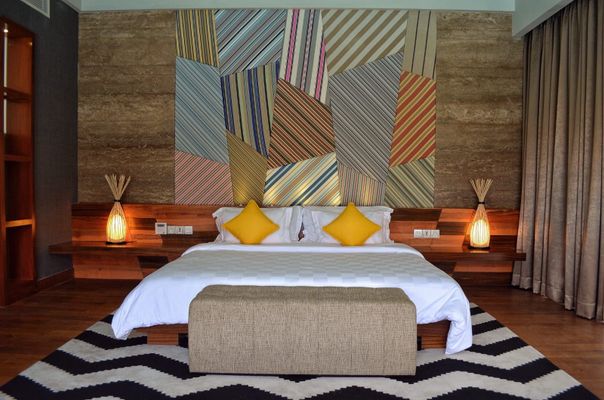 TS Suites Seminyak menawarkan 155 kamar, suite, dan vila rooftop bergaya modern yang memadukan kenyamanan, kemewahan, dan nilai keberlanjutan dalam setiap pengalaman menginap.
