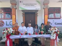 LG Resmikan Perpustakaan Ramah Anak di Klungkung, Dorong Literasi dan Kepedulian Lingkungan LG meresmikan tiga perpustakaan ramah anak di Klungkung dalam rangka Hari Anak Nasional, sebagai dukungan terhadap pendidikan dan lingkungan yang ramah anak.