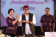 Bupati Tabanan Hadiri Perayaan HUT ke-39 SLB/C Kemala Bhayangkari Tabanan Bupati Tabanan Hadiri Perayaan HUT ke-39 SLB/C Kemala Bhayangkari Tabanan