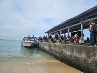 Cuaca Buruk, Penyeberangan Fast Boat Padangbai-Lombok Ditunda, Penumpang Dialihkan Naik Feri Dermaga