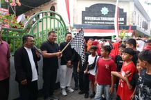 Sekda Alit Wiradana Lepas Jalan Sehat Musholla Thoriqussalam Sanur Jalan Sehat