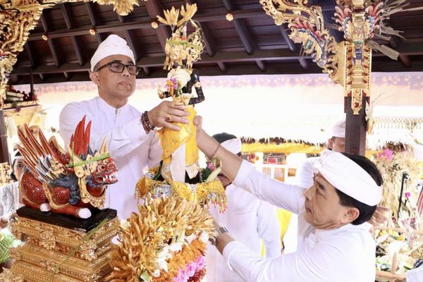 Pura Gede Batur Sari Desa Adat Tonja
