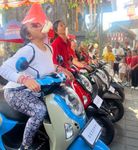 Serunya Merdeka Berkreasi, Scoopy Kalcer Jadi Pusat Perhatian di Dealer Heronusa Tuban Makan Krupuk