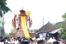 Puncak Karya Pelebon Ni Jero Samiarsa, Ibunda Wali Kota Denpasar Berlangsung Khidmat Pelebon