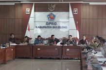Dewan Buleleng Sempurnakan Naskah Akademik Ranperda Fasilitasi Penyelenggaraan Widyalaya dan Pasraman Rapat koordinasi dengan Tim Penyusun Naskah Akademik (NA) atas Draf Ranperda