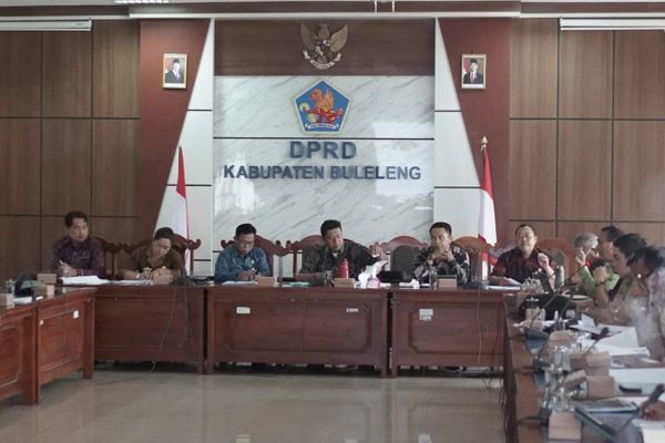 Rapat koordinasi dengan Tim Penyusun Naskah Akademik (NA) atas Draf Ranperda Rapat koordinasi dengan Tim Penyusun Naskah Akademik (NA) atas Draf Ranperda