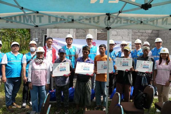 Harapan Menyala, PLN Terangi 21 Keluarga di Tiga Kabupaten Bali